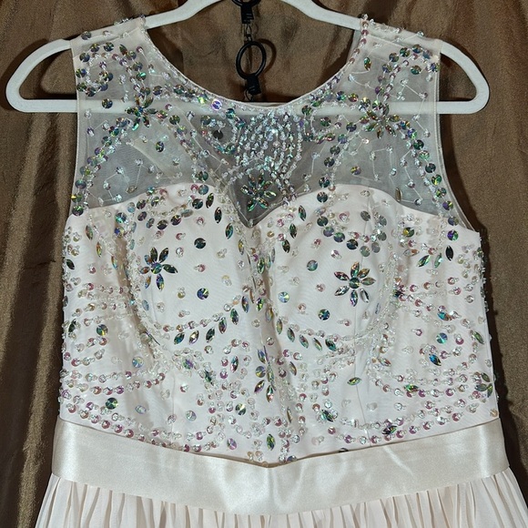 Hebeos US14 sleeveless long chiffon dress with gems and beads. a-line pale pink - Picture 3 of 7